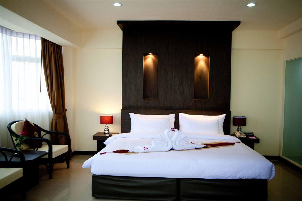 Sun City Pattaya Hotel Exterior foto