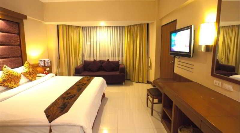 Sun City Pattaya Hotel Exterior foto